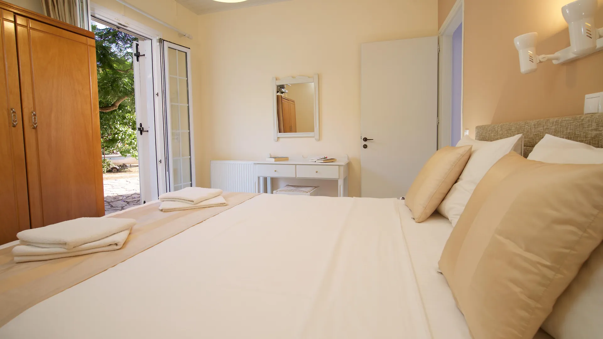 Guest house Studios Vrionis Panoramic Sunset Mesovounia
