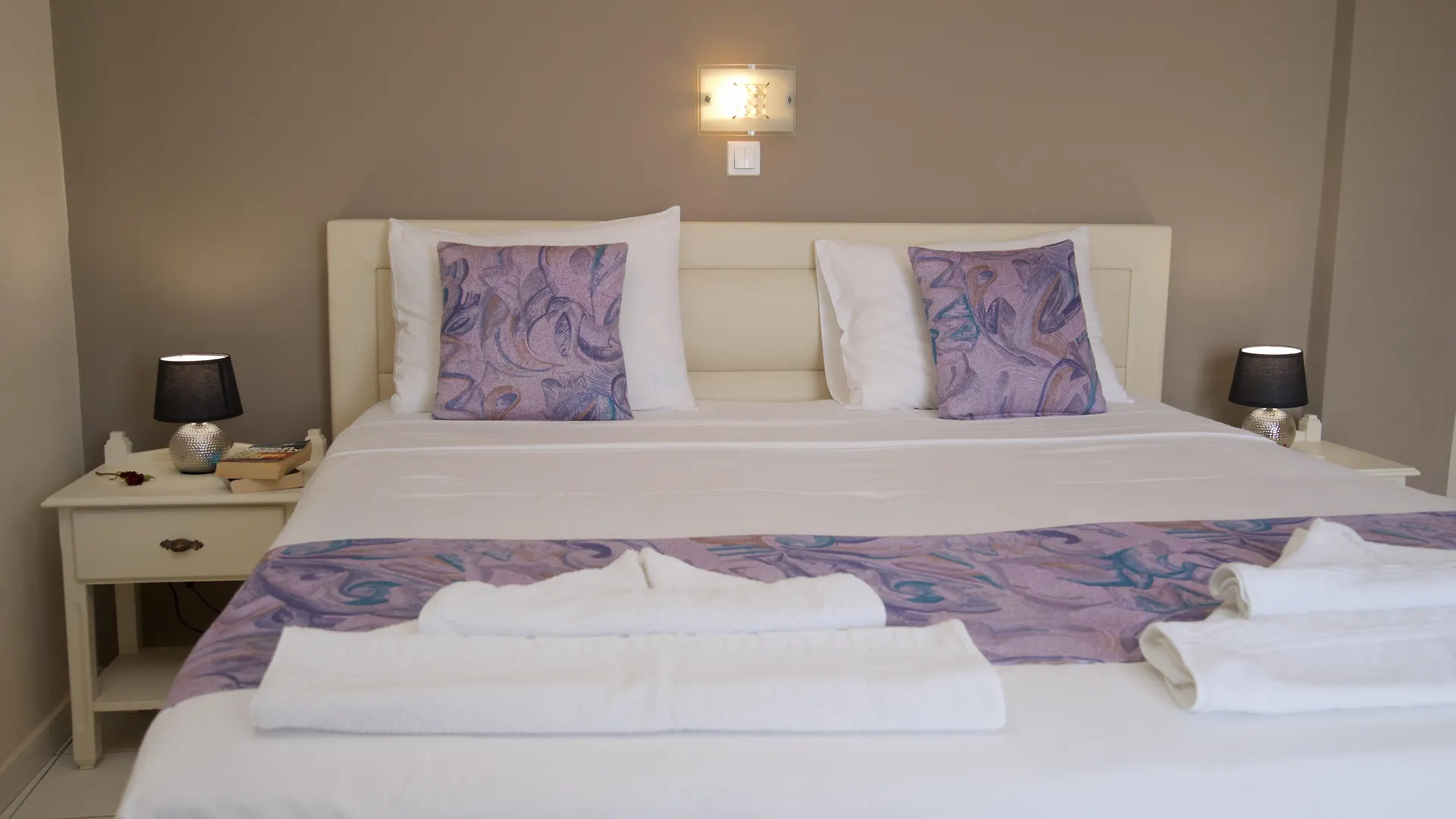 *** Guest house Studios Vrionis Panoramic Sunset Mesovounia  Greece