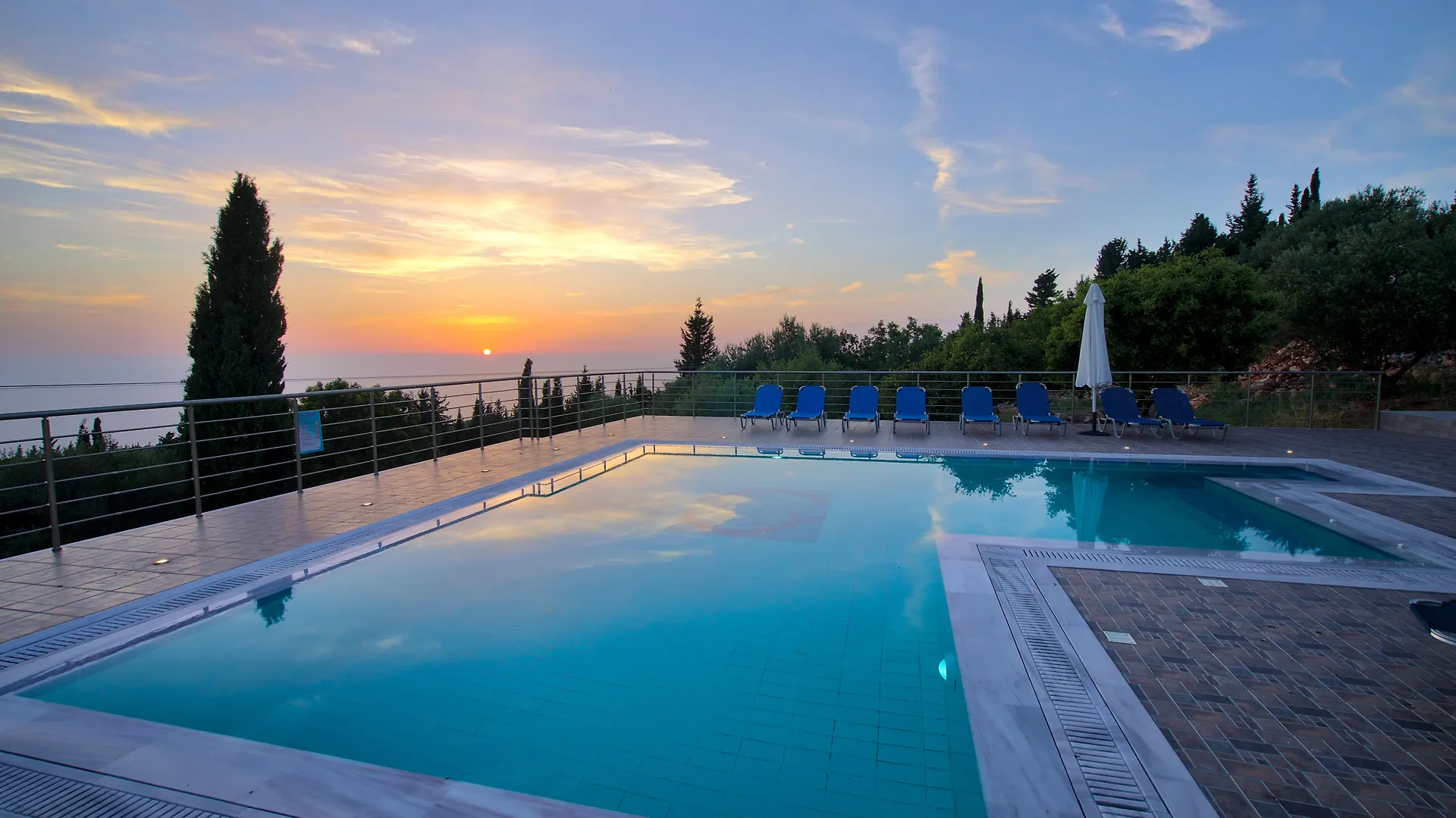 *** Guest house Studios Vrionis Panoramic Sunset Mesovounia  Greece