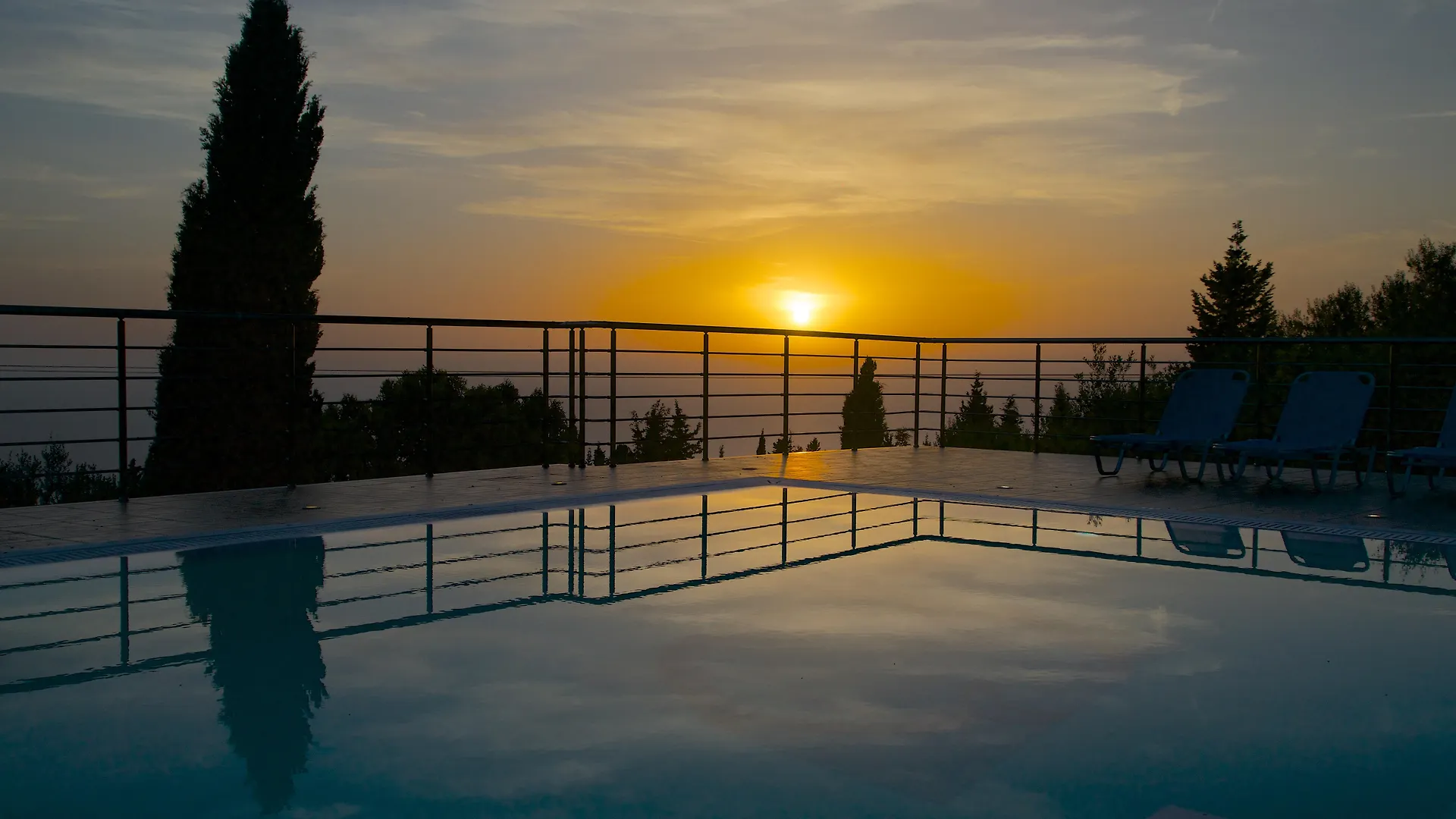 Studios Vrionis Panoramic Sunset Mesovounia  Greece