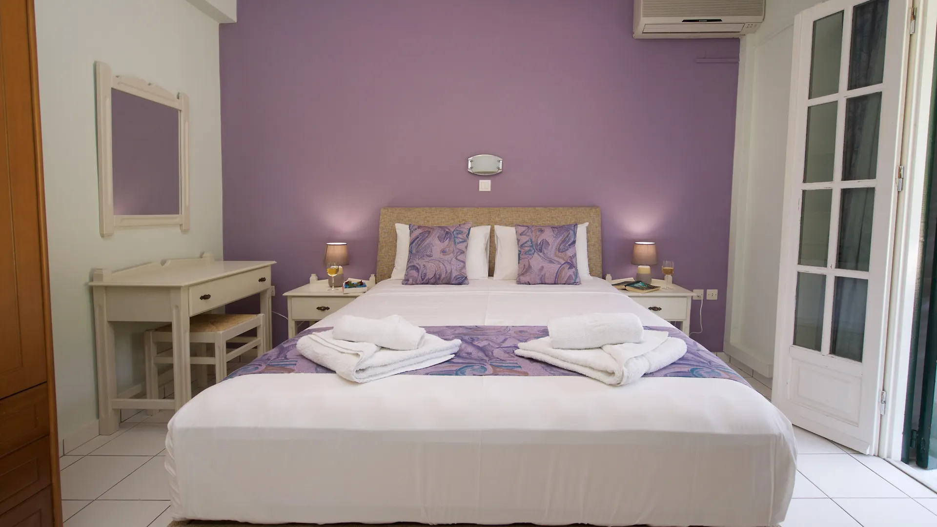 Studios Vrionis Panoramic Sunset Mesovounia  Guest house Mesovounia (Kefalonia)